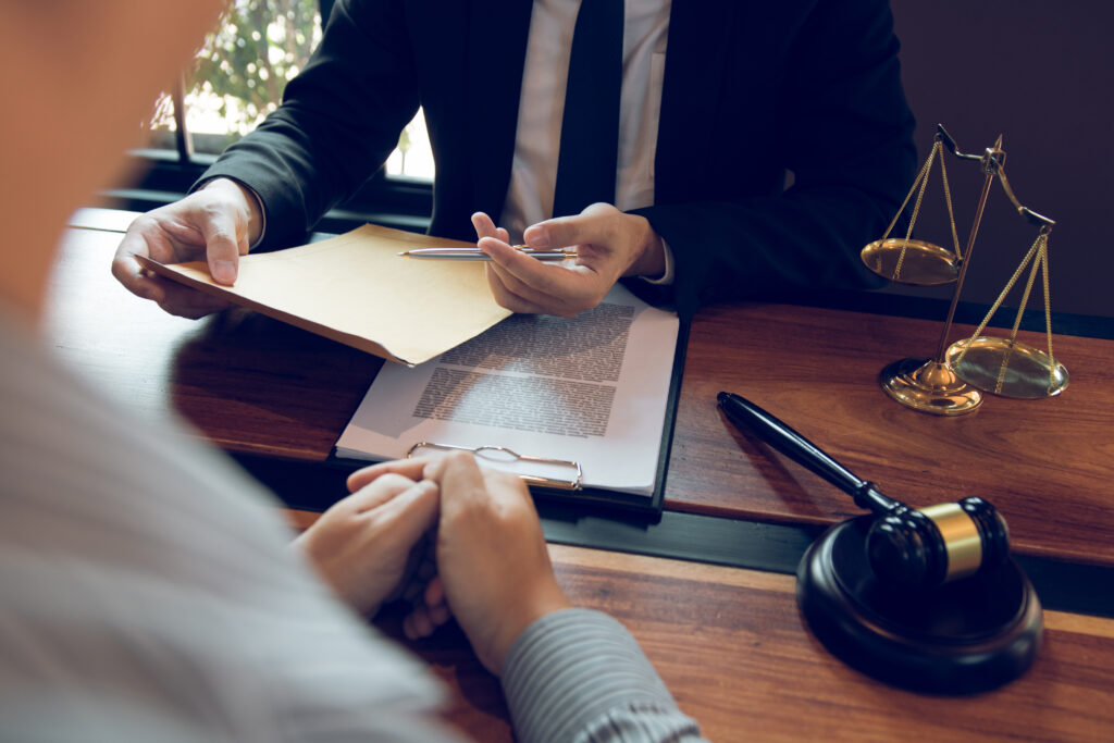 Estrategias legales para hombres acusados falsamente de violencia de género
