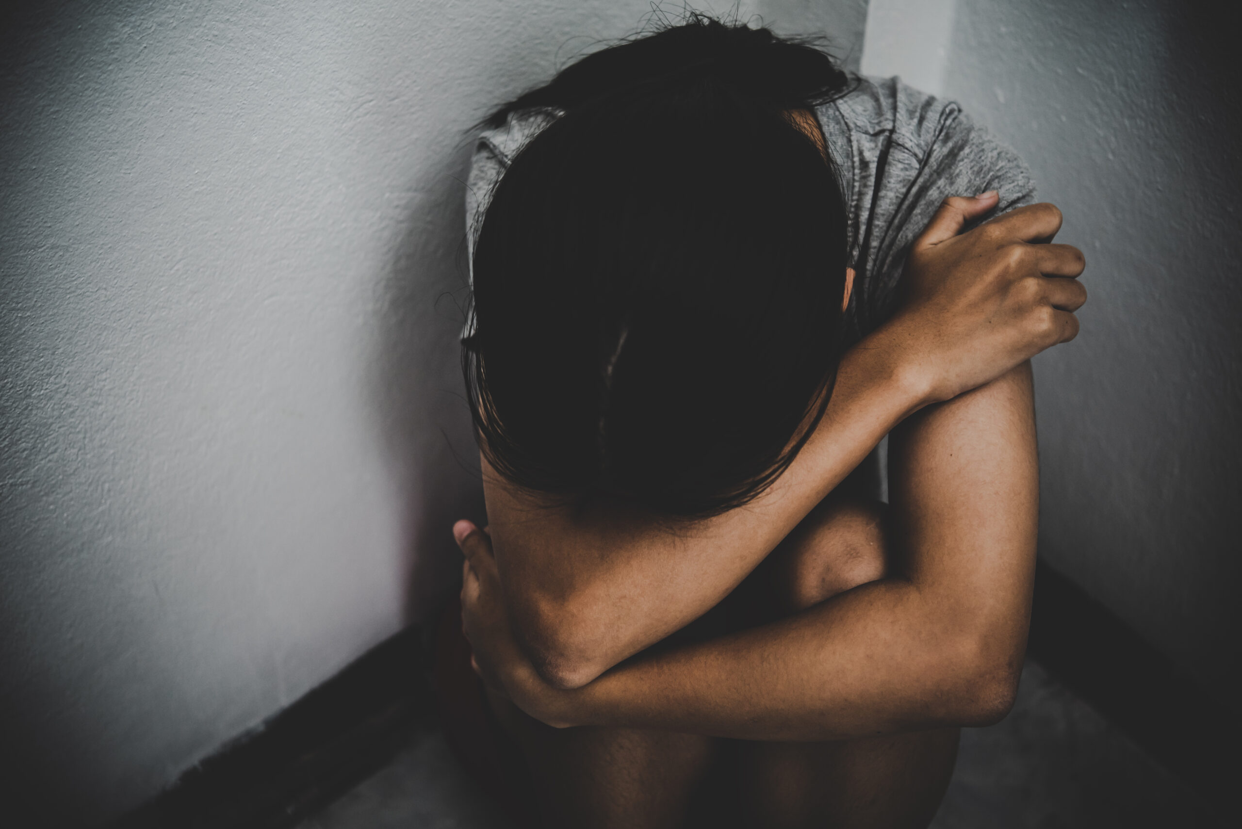 Derechos y procedimientos legales para las víctimas de agresiones sexuales